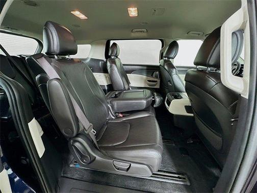 2024 Kia Carnival LX Seat Package