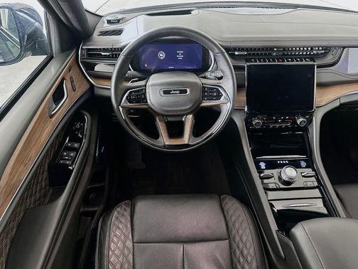 2023 Jeep Grand Cherokee Summit