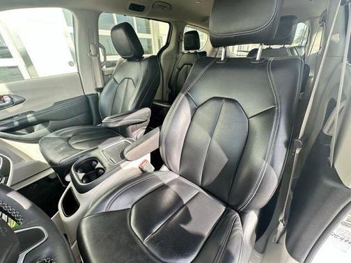 Bright White Clearcoat 2023 Chrysler Pacifica Touring-L