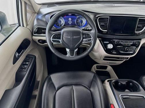 Bright White Clearcoat 2023 Chrysler Pacifica Touring-L