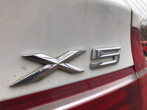 Photo 3 of 28 of 2013 BMW X5 xDrive35i