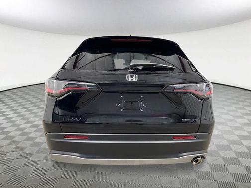 Crystal Black Pearl 2027 Honda HR-V Sport