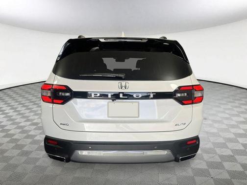 Platinum White Pearl 2026 Honda Pilot Elite