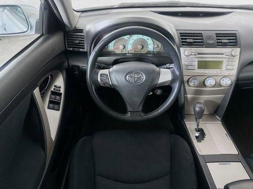 Classic Silver Metallic 2010 Toyota Camry SE