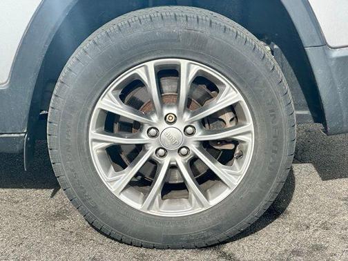Billet Silver Metallic Clearcoat 2019 Jeep Cherokee Latitude Plus