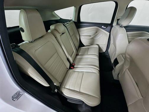White Platinum Tri-Coat Metallic 2019 Ford Escape SEL