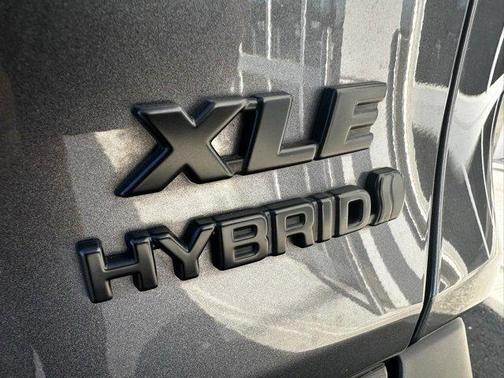 2022 Toyota RAV4 Hybrid XLE Premium