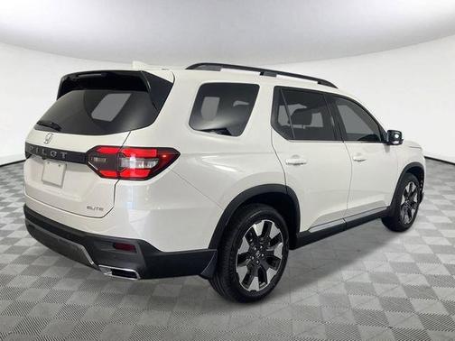 Platinum White Pearl 2026 Honda Pilot Elite