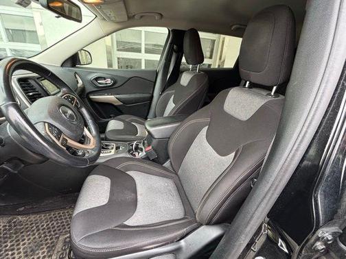 Diamond Black 2018 Jeep Cherokee Latitude