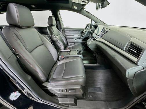 Crystal Black Pearl 2026 Honda Odyssey Sport-L