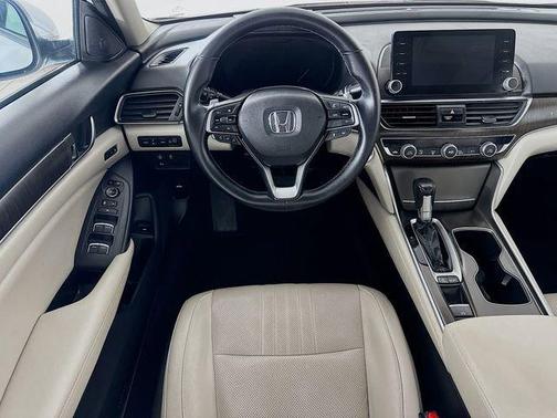 Platinum White Pearl 2018 Honda Accord Touring