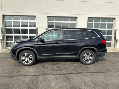 Crystal Black Pearl 2017 Honda Pilot EX-L