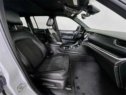 2022 Jeep Grand Cherokee Altitude