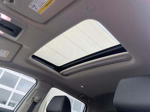 Platinum White Pearl 2025 Honda HR-V EX-L