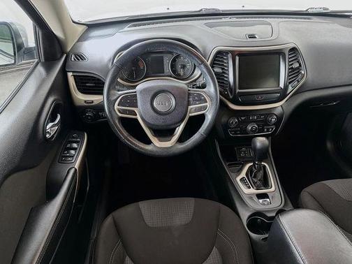 Bright White Clearcoat 2017 Jeep Cherokee Latitude