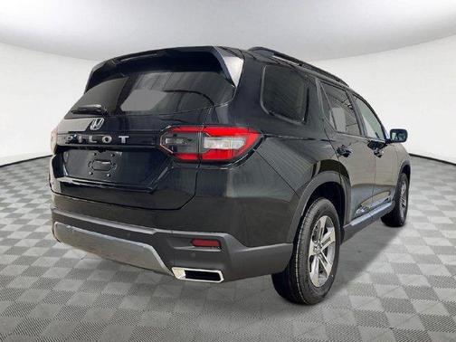 Crystal Black Pearl 2026 Honda Pilot EX-L