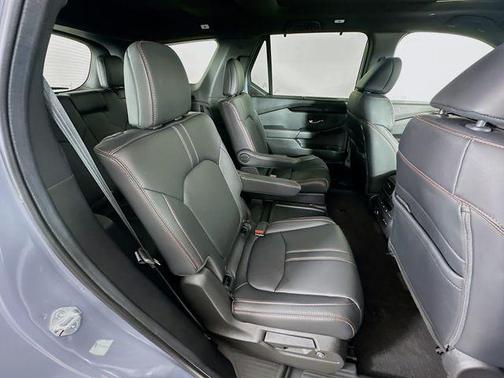 Sonic Gray Pearl 2025 Honda Pilot TrailSport