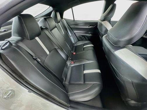 Ice 2025 Toyota Camry SE