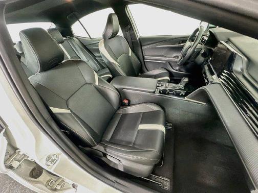 Ice 2025 Toyota Camry SE