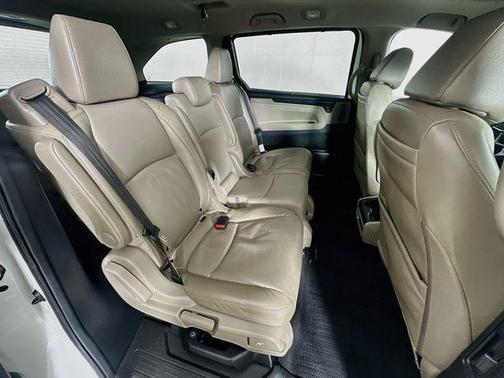 White Diamond Pearl 2019 Honda Odyssey EX-L