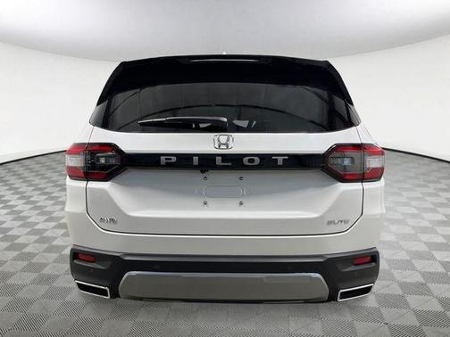Platinum White Pearl 2026 Honda Pilot Elite