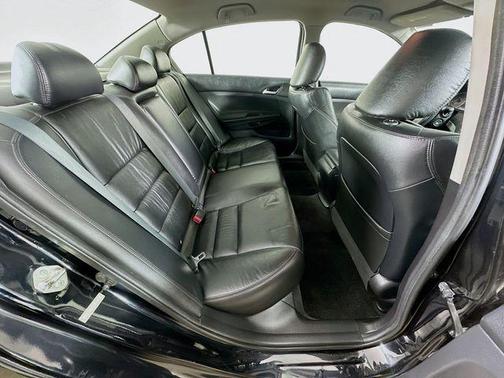Crystal Black Pearl 2011 Honda Accord SE
