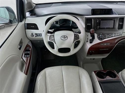 2013 Toyota Sienna XLE