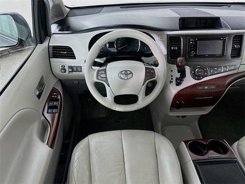 2013 Toyota Sienna XLE