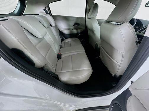 Platinum White Pearl 2021 Honda HR-V EX-L