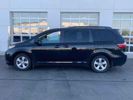 Midnight Black Metallic 2017 Toyota Sienna LE