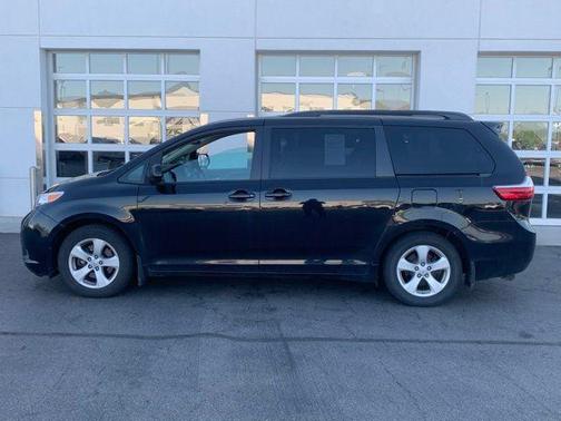 Midnight Black Metallic 2017 Toyota Sienna LE