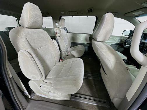 Midnight Black Metallic 2017 Toyota Sienna LE