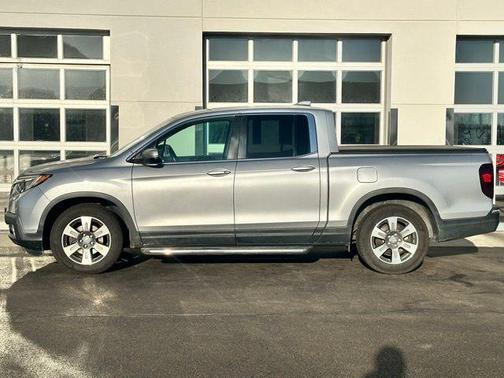 Lunar Silver Metallic 2017 Honda Ridgeline RTL-T