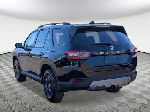 Crystal Black Pearl 2026 Honda Pilot TrailSport