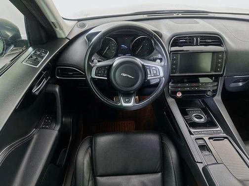 2018 Jaguar F-PACE 30t R-Sport