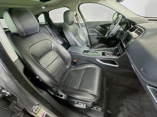 2018 Jaguar F-PACE 30t R-Sport