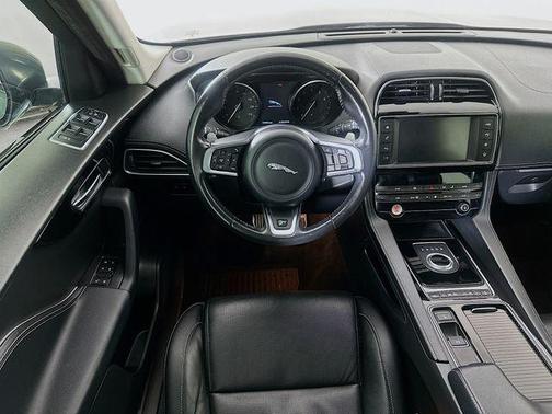 2018 Jaguar F-PACE 30t R-Sport