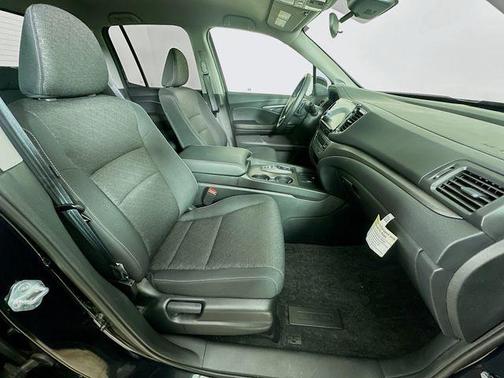 Crystal Black Pearl 2025 Honda Ridgeline Sport