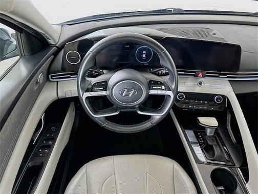 2022 Hyundai ELANTRA Limited