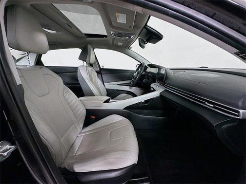 2022 Hyundai ELANTRA Limited