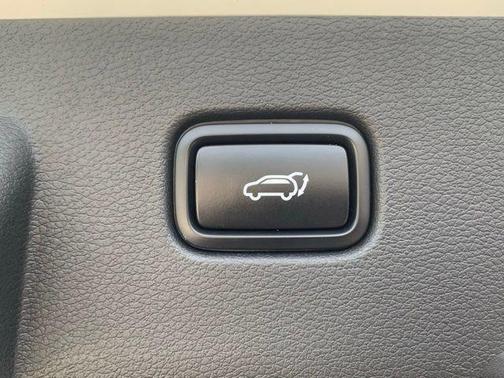 Glacial White Pearl 2023 Kia Sportage X-Line
