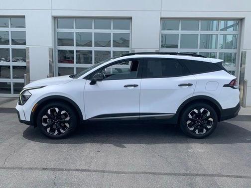 Glacial White Pearl 2023 Kia Sportage X-Line