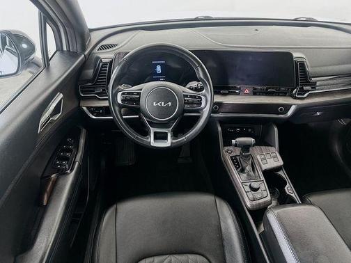 Glacial White Pearl 2023 Kia Sportage X-Line