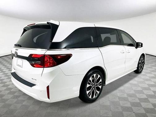 Platinum White Pearl 2026 Honda Odyssey Elite