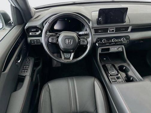 Platinum White Pearl 2025 Honda Pilot TrailSport