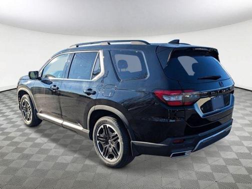 Crystal Black Pearl 2026 Honda Pilot Touring