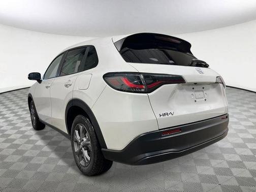 Platinum White Pearl 2027 Honda HR-V LX