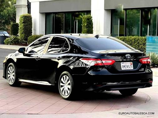 2019 Toyota Camry Hybrid SE