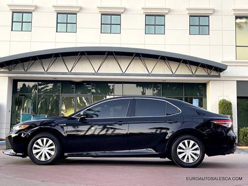 2019 Toyota Camry Hybrid SE