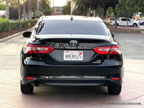 2019 Toyota Camry Hybrid SE